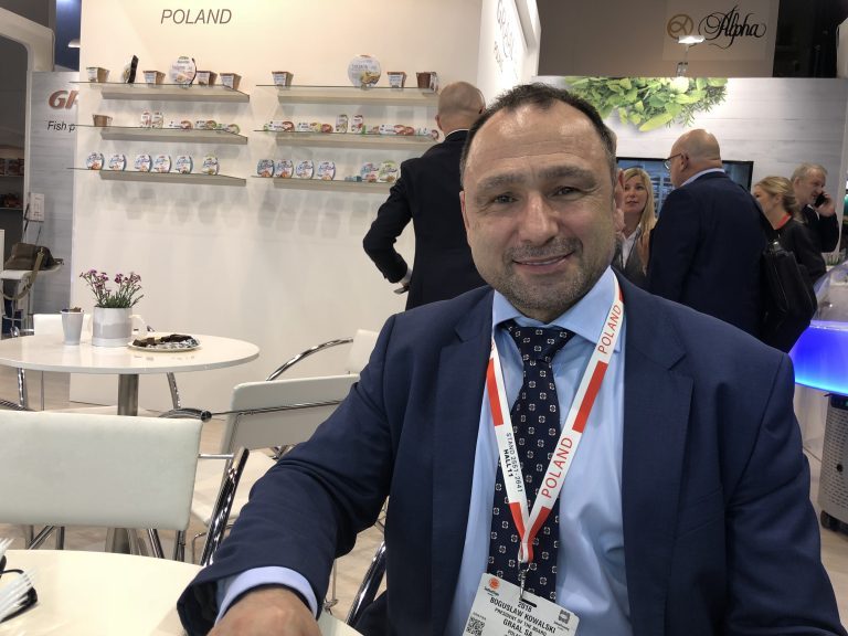 Polish salmon smoker, Graal, has eye on salmon-farming