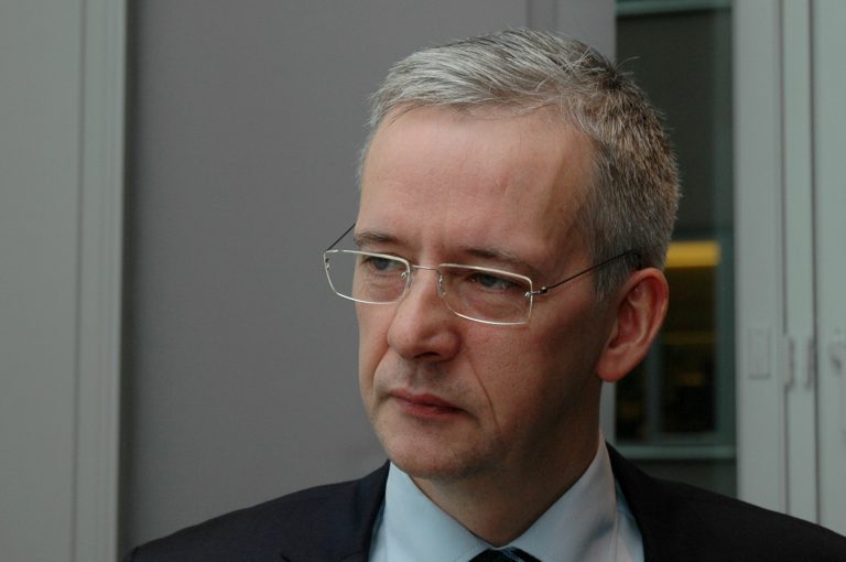 Bakkafrost boss dismisses land-based salmon farming as uneconomical