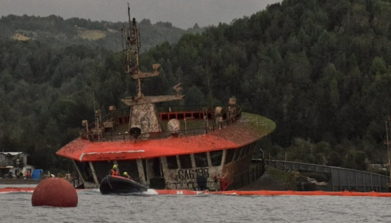 Part of “Seikongen” wellboat successfully raised from under sea
