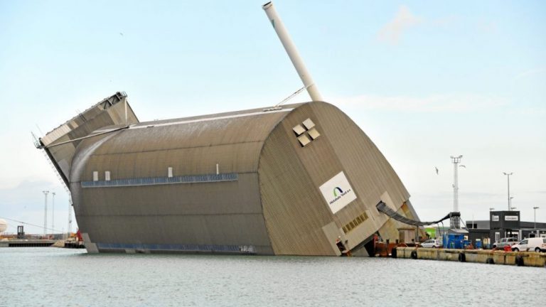 Danish cantilever dock collapses leaving fishing boat trapped