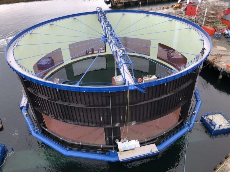 Storm delays launch of “Aquatraz” with 180,000 fish waiting to be released into cage