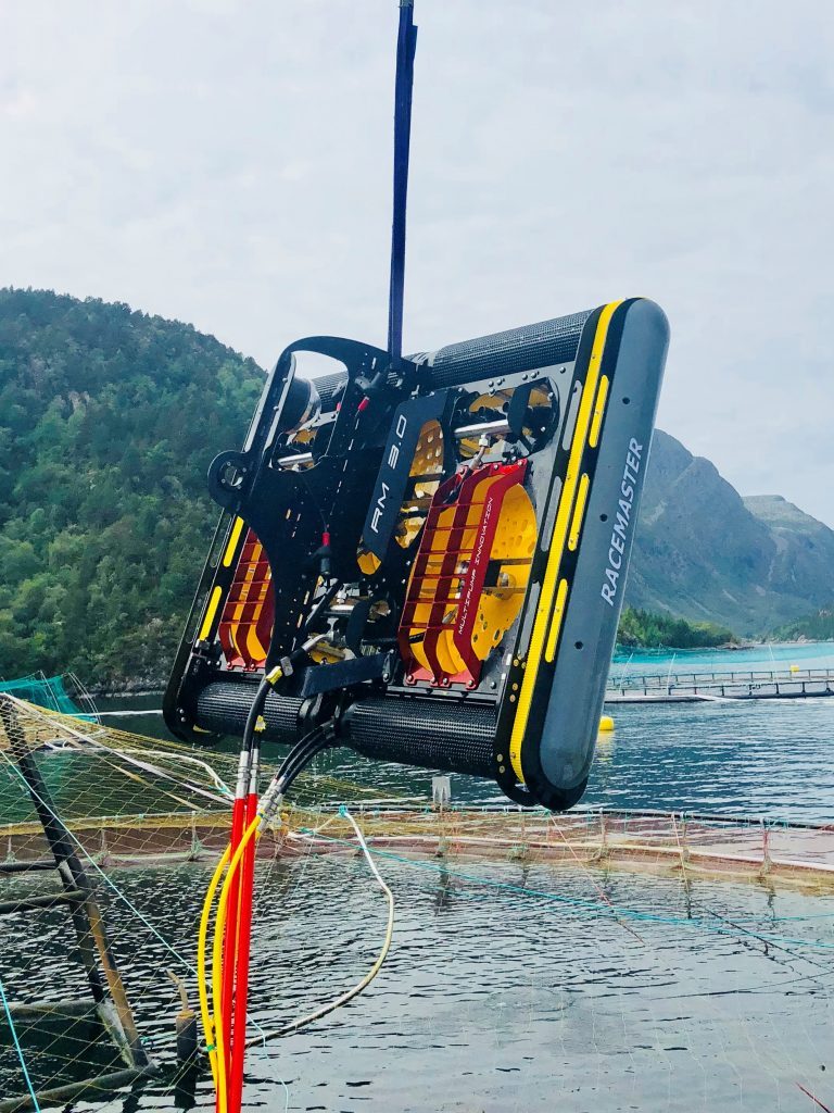 Net cleaning robots to set off to Chile
