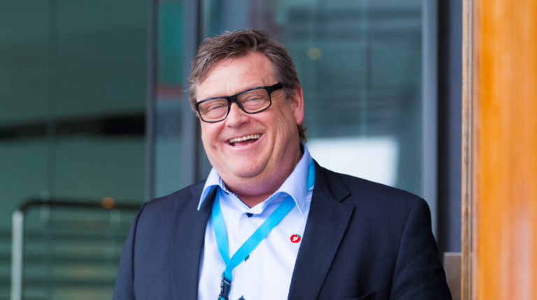 New Minister of Fisheries encourages as many as possible to participate in final salmon auction