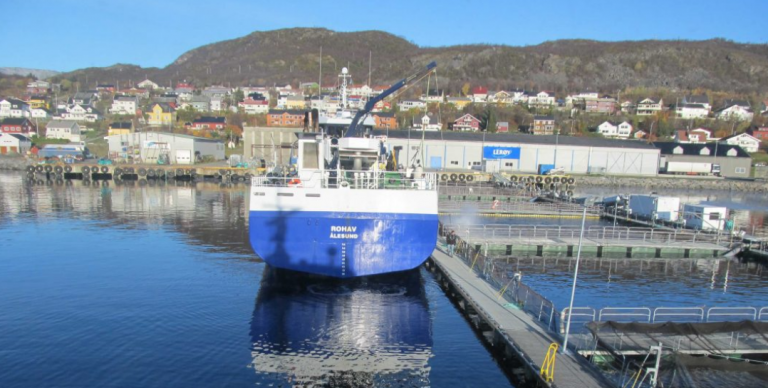 Worker dies in wellboat accident