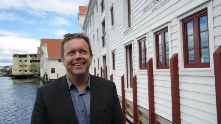 Mowi top management exercise share options