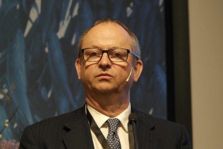 Benchmark CEO steps down