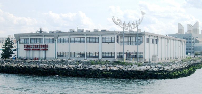 New seafood venture to expand airport restaurants nationwide under Legal Sea Foods brand