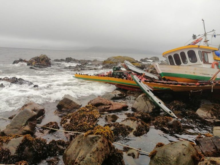 “Ronia Diamond” rescues two sailors stranded in the ocean southwest of Chile
