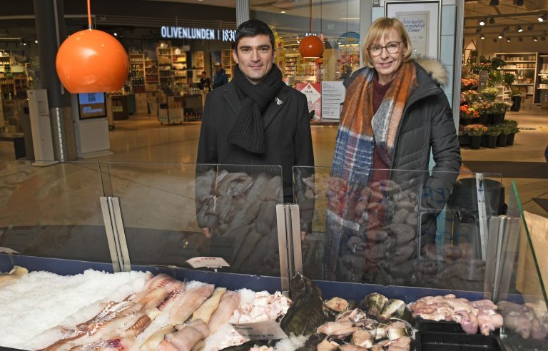 According to survey, young British men have the most negative perceptions about aquaculture