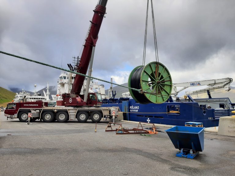 JT electric installs 5.6 km sea cable to charge feed barge