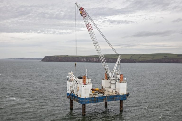 Dutch company proposes to refit jack-up rigs into salmon farms in Scotland