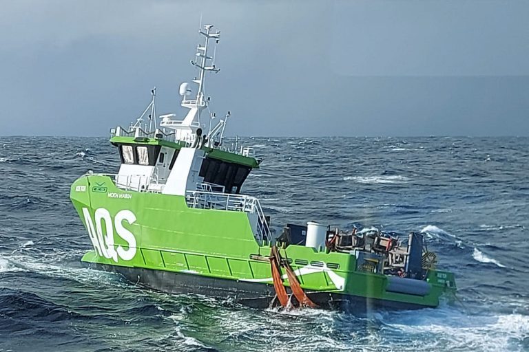 Tug has arrived at the “AQS Tor”, but is now waiting for chance to tow it
