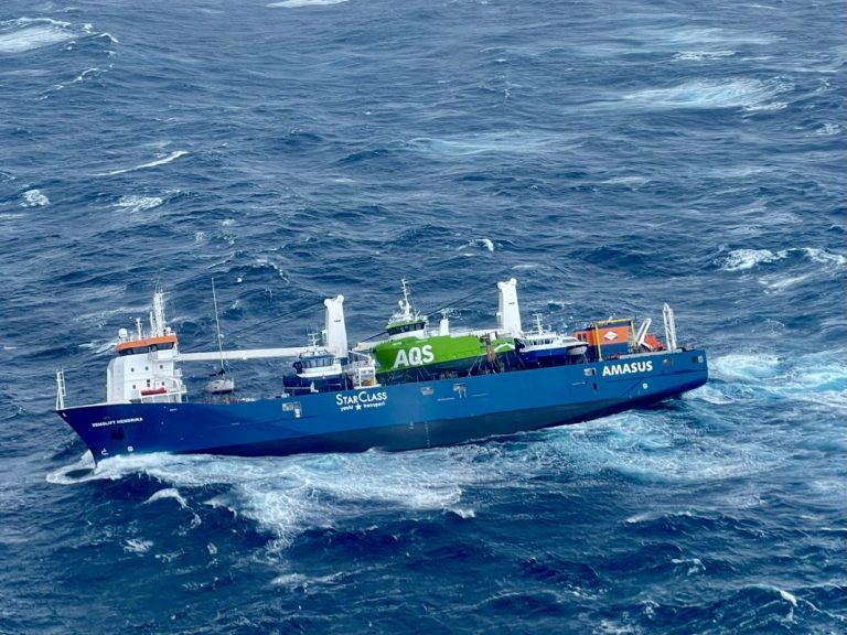 Entire crew evacuated Dutch freighter with cargo for over €10 million, including 24-metre service vessel, onboard