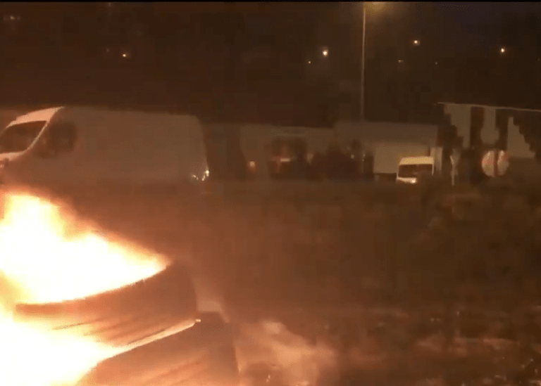 French fisherman block Boulogne-sur-Mer port to lorries carrying UK fish