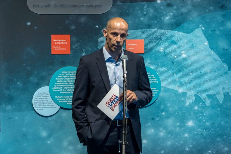 SalmoNor and NRS initiate merger talks: Høstlund resigns as CEO