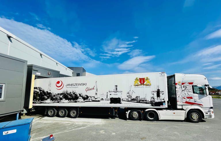 Stable salmon prices as record-high harvesting volumes cause a shortage of trucks
