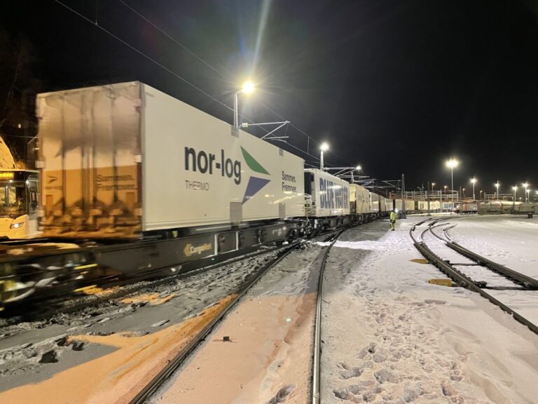 First salmon train direct from Narvik to Padborg finally leaves the station