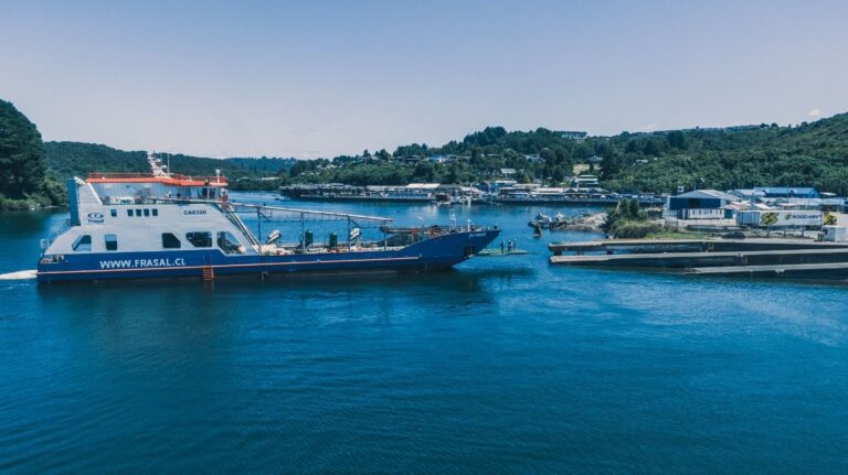 New barge “Rio Verde” with built-in harvest facility launched in Chile