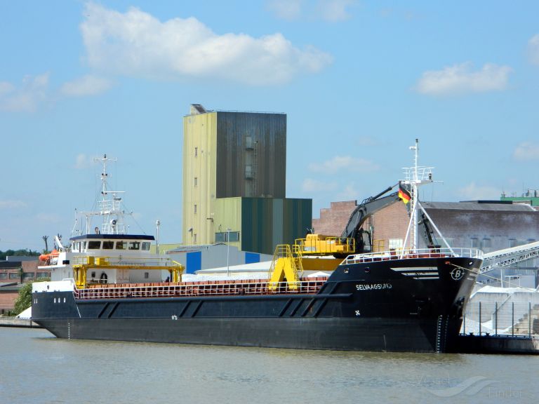 EU proposes ban on Russian ships in European ports