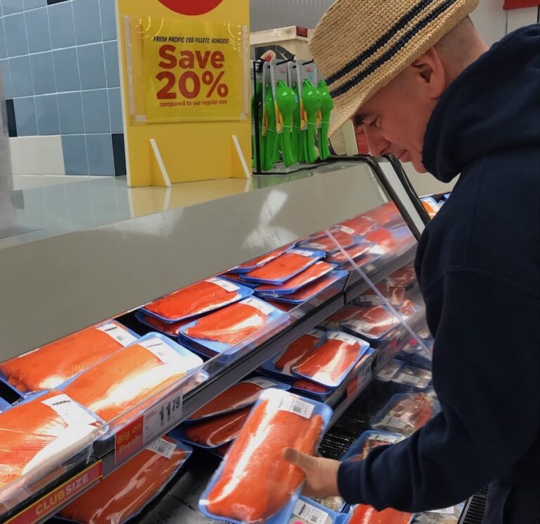 Watchdog gives seafood brands low score on criteria pertaining to farmed salmon