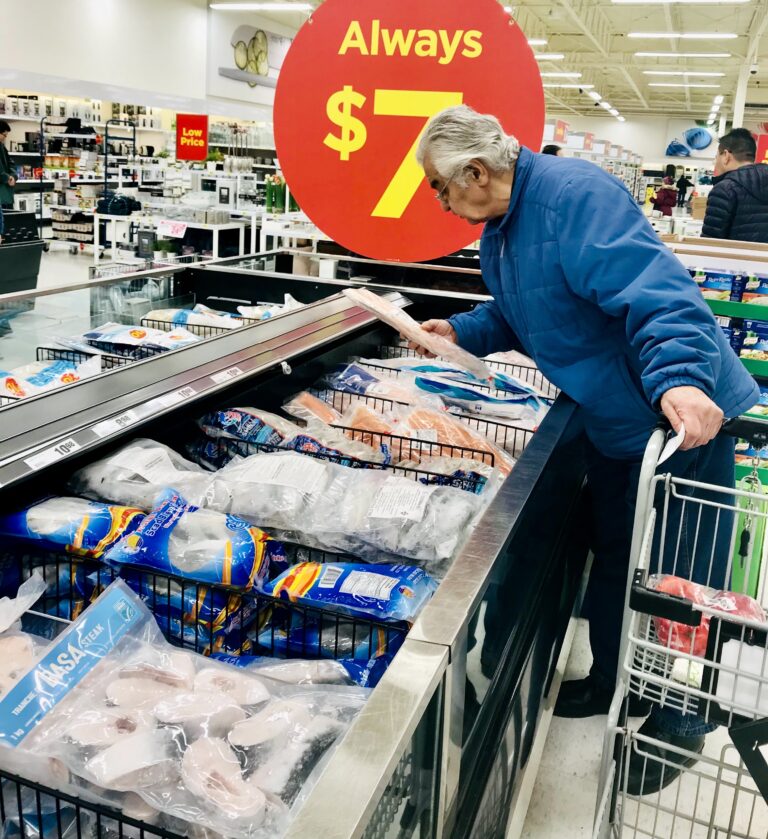 Sales decline narrows in US market as salmon price drops slightly