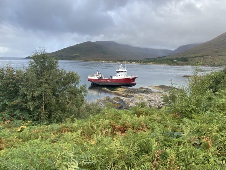 Well boat grounding: “The decision was made to evacuate”