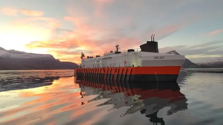 Advanced feed barge sold to Icelandic fish farmer