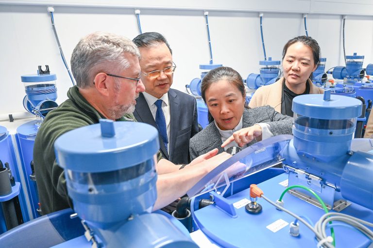 Chinese Academy of Fishery Scientists tours Stirling’s new aquaculture hub