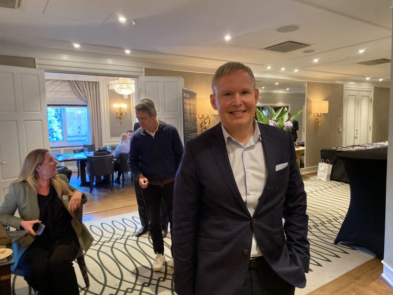 Back to the future: does a salmon farmer still need to own its own feed?