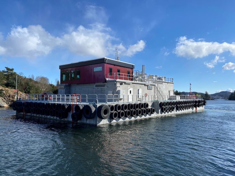 Kleiva Fiskefarm: orders concrete feed barge from Endúr Sjøsterk